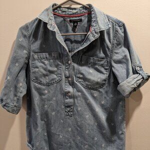 Tommy Hilfiger Pop Over Women's Denim Short Sleeved Tabbed Blouse Size S/P